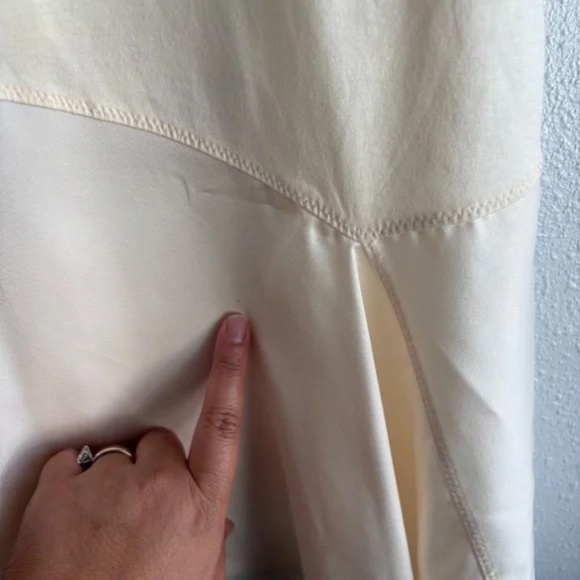 Uniqlo x JW Anderson Flared Hem Short Sleeved T-Shirt in Cream White - Small - Picture 4 of 7